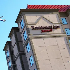 By Marriott Airport Hotel Toronto