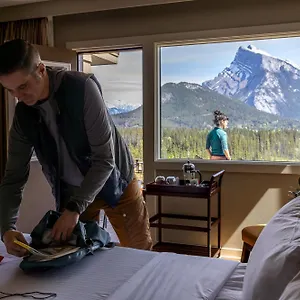 The Juniper & Bistro Hotel Banff