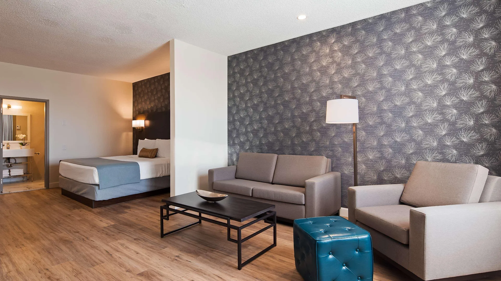 Best Western Plus Montreal East 3*,