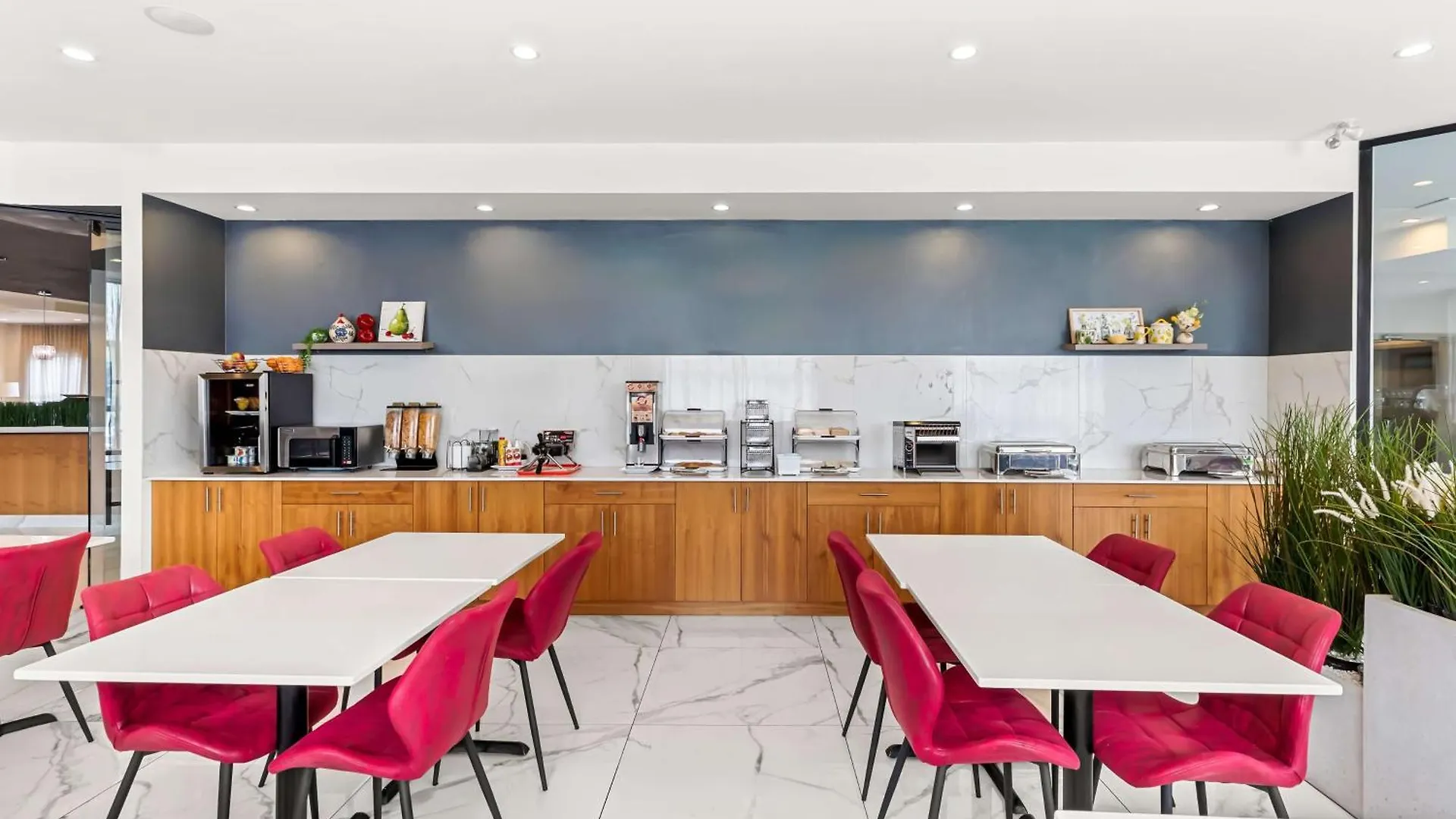 Best Western Plus Montreal East Hotel